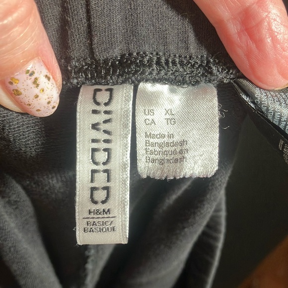 🖤🏃‍♂️Devided H & M Black Legging Pants With One Inch Elastic Waist Size XL - Picture 2 of 3